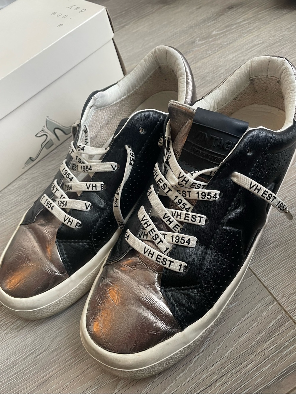 Vintage Havana Black and Silver Star Low-Top Sneakers size 7.5